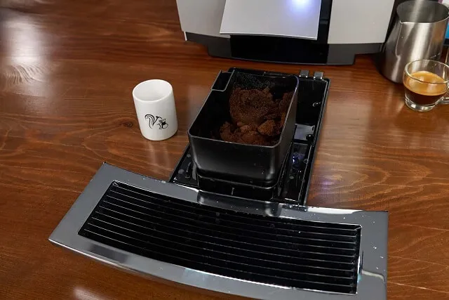 жидкая каша в поддоне кофемашины